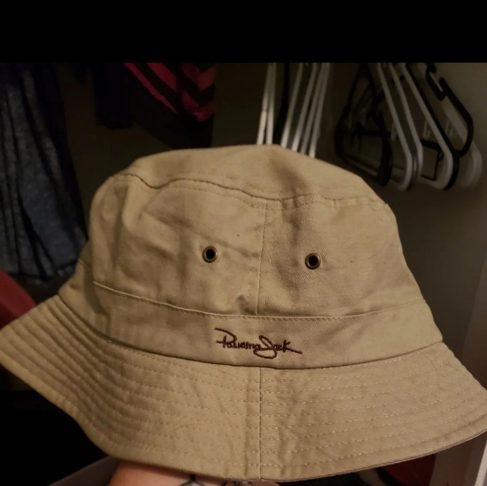 Bucket hat